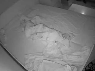 Offline voyeurcam-julmodels-greybed-1 on CamSoda