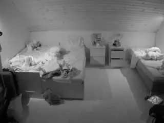 Freechat voyeurcam-julmodels-greybed-3 on CamSoda