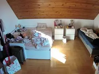 Freechat voyeurcam-julmodels-greybed-3 on CamSoda