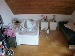 Freechat voyeurcam-julmodels-greybed-3 on CamSoda