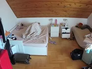 Freechat voyeurcam-julmodels-greybed-3 on CamSoda