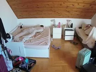 Freechat voyeurcam-julmodels-greybed-3 on CamSoda