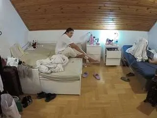 Freechat voyeurcam-julmodels-greybed-3 on CamSoda