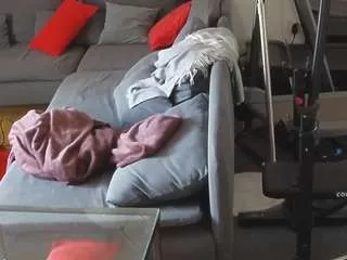 Offline voyeurcam-julmodels-living-1 on CamSoda