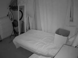 Offline voyeurcam-julmodels-reallife-3 on CamSoda