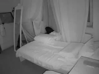 Offline voyeurcam-julmodels-reallife-3 on CamSoda