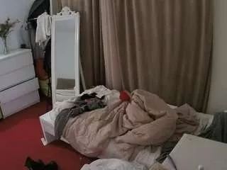 Offline voyeurcam-julmodels-reallife-3 on CamSoda