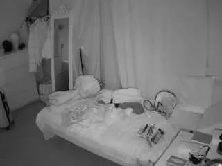 Offline voyeurcam-julmodels-reallife-3 on CamSoda