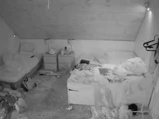 Freechat voyeurcam-julmodels-whitebed-2 on CamSoda