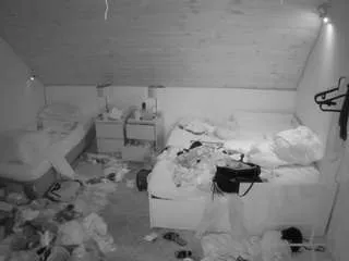 Freechat voyeurcam-julmodels-whitebed-2 on CamSoda