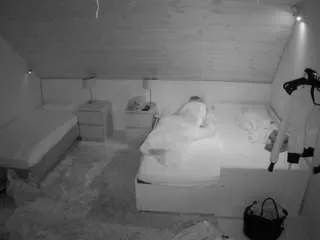 Freechat voyeurcam-julmodels-whitebed-2 on CamSoda