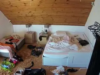 Freechat voyeurcam-julmodels-whitebed-2 on CamSoda