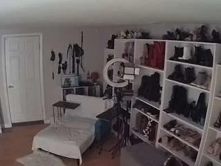 Freechat voyeurcam-missoliviablack-03 on CamSoda