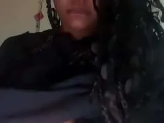 Offline yourmamisol on CamSoda