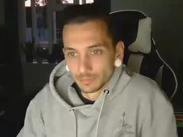 2323gary from Chaturbate