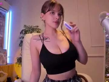 adalyn_glow from Chaturbate