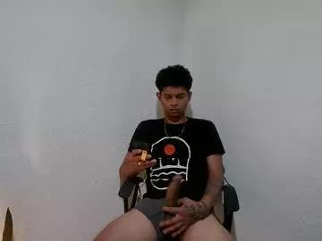 adam_yellow from Chaturbate