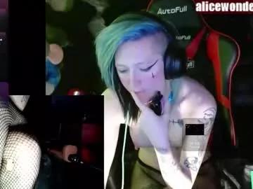 Alicewonder52 from Chaturbate