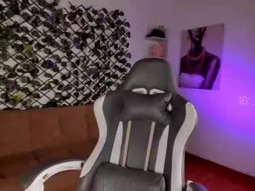 annie_barozzi from Chaturbate