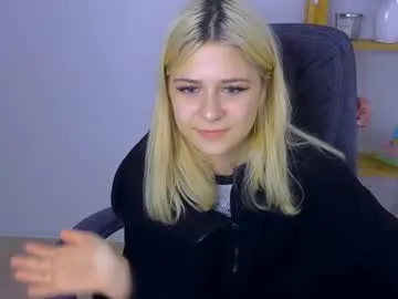 Away apheliastar on Chaturbate