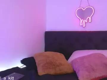 bella_kittyy from Chaturbate