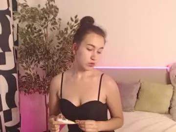 bellaa_2025 from Chaturbate