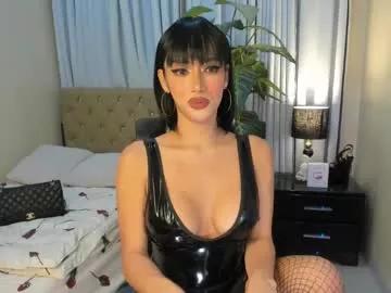 bombshelllaurax from Chaturbate