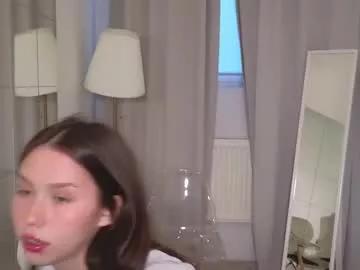 bumblebeee__ from Chaturbate