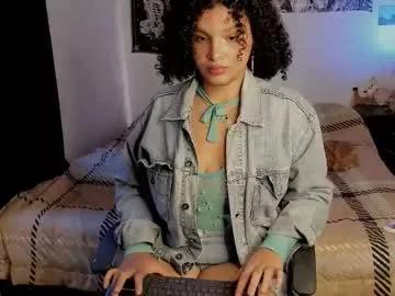 Chloe_kisses from Chaturbate