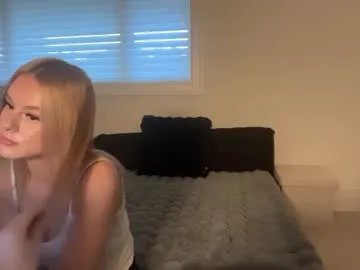 chloeros3e — shorts off #skinny #booty [617 tokens remaining]