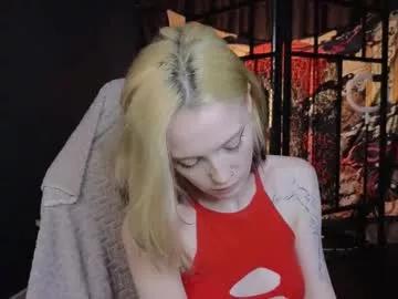 crackling_tati from Chaturbate