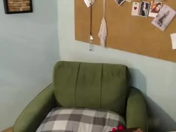 Cuddlieschris from Chaturbate
