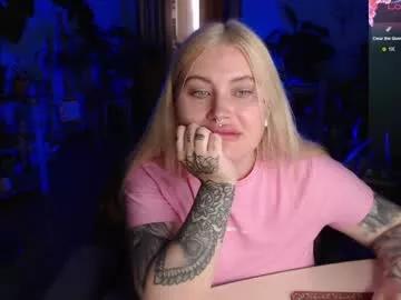Cuddlieschris from Chaturbate