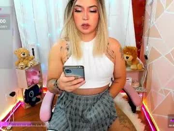 dannia_13 from Chaturbate