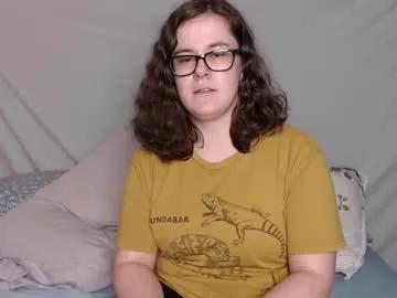 elliecharmful from Chaturbate