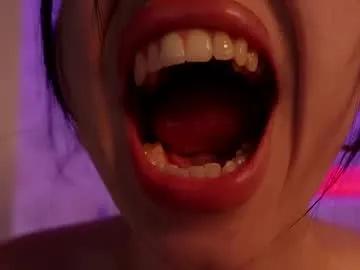 Ellisweettease from Chaturbate