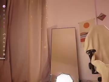 elly_belly from Chaturbate