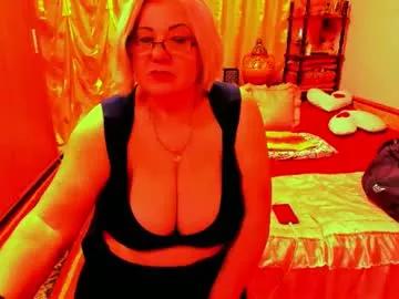 ellyhot53 from Chaturbate