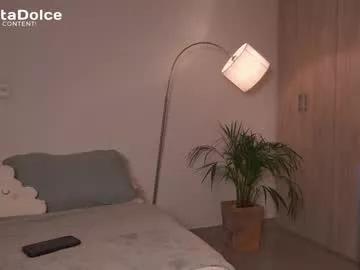 emely_dolce from Chaturbate