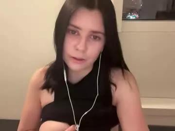 essenalaurent from Chaturbate