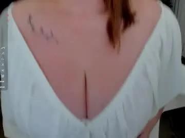 Essensual_ from Chaturbate