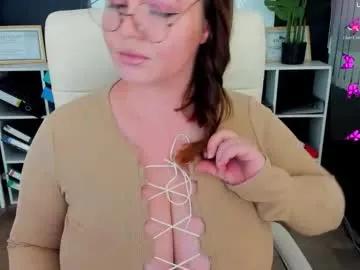 Essensual_ from Chaturbate