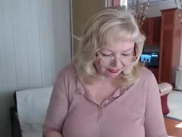 evelynloveshy from Chaturbate