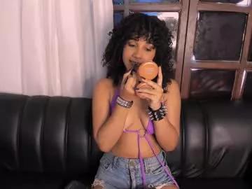 evelynredflags04 from Chaturbate