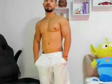 ezzio_scolaro from Chaturbate
