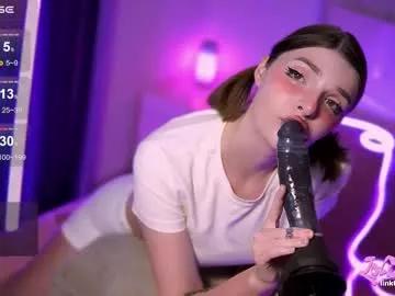fluffyellie from Chaturbate