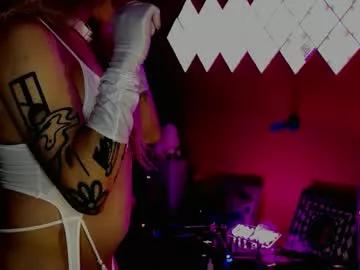 Glow92 from Chaturbate