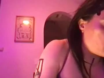 Glow92 from Chaturbate