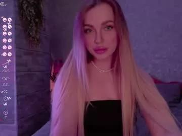 holly_molly8 from Chaturbate