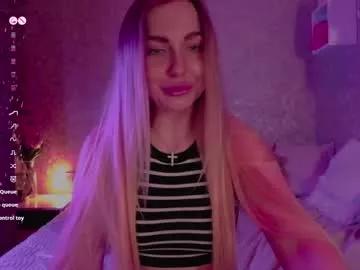 holly_molly8 from Chaturbate